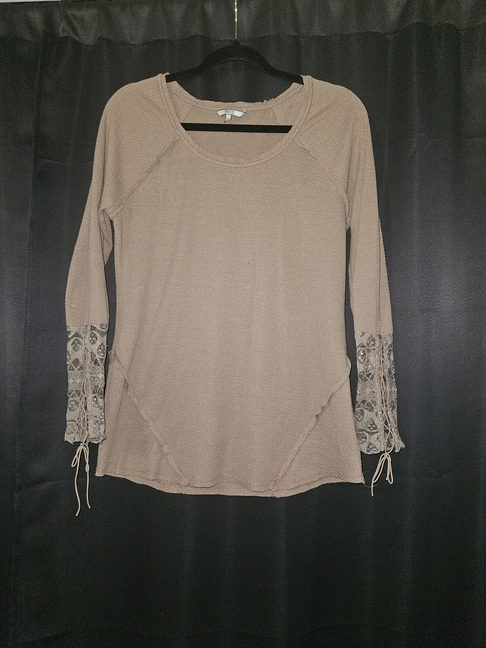 BKE Waffle Knit Thermal Top Crochet Lace Sleeve Taupe L